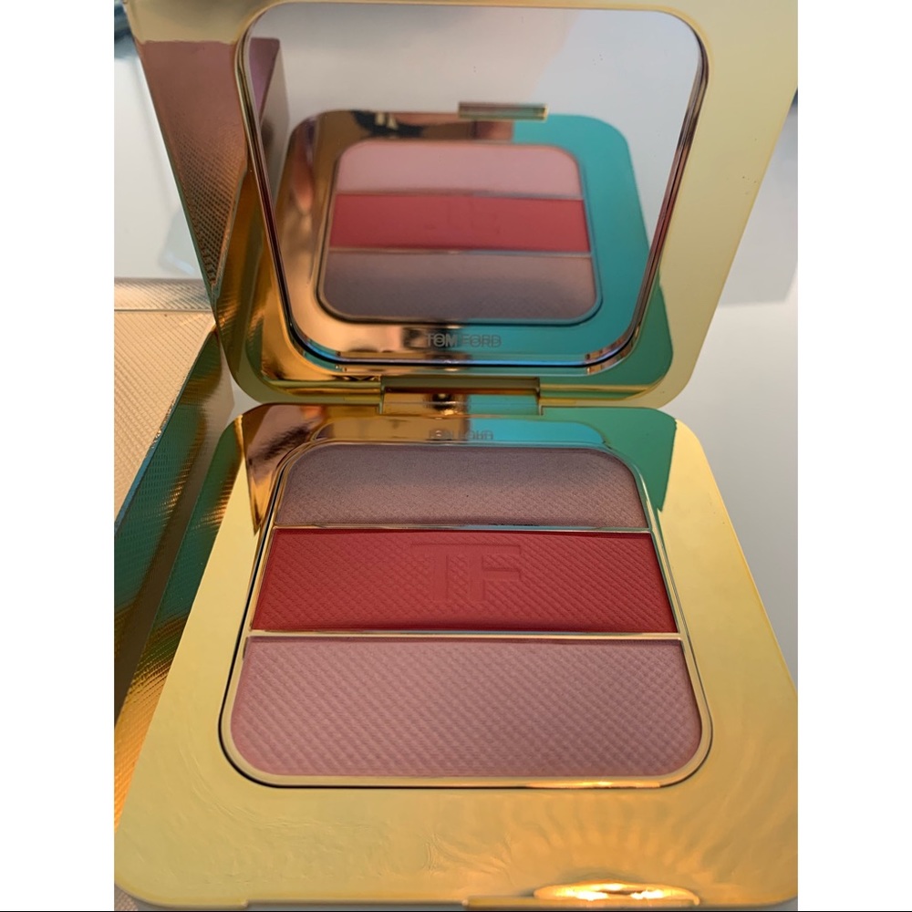 Tom Ford Soleil Contouring Compact 🌟 - Picture 3 of 7